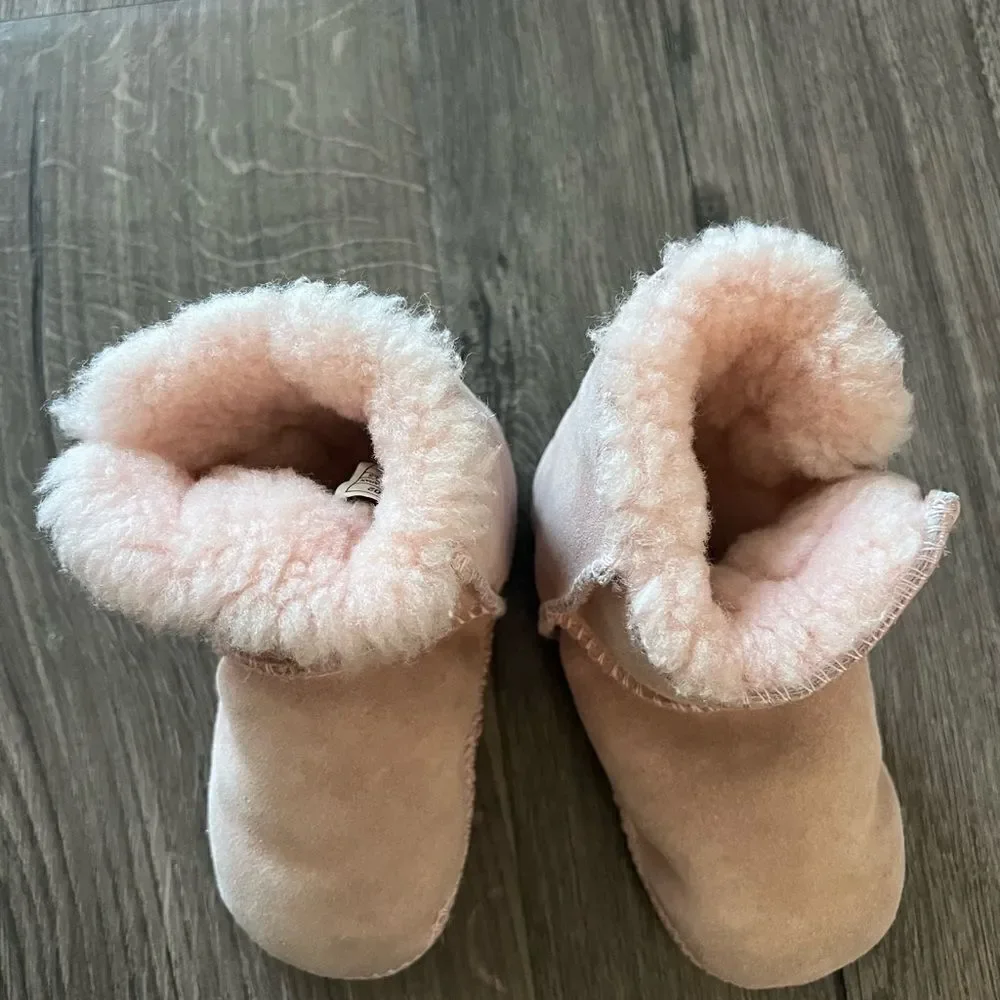 UGG Unisex-Baby Erin Boot size Large infant 18-24 m